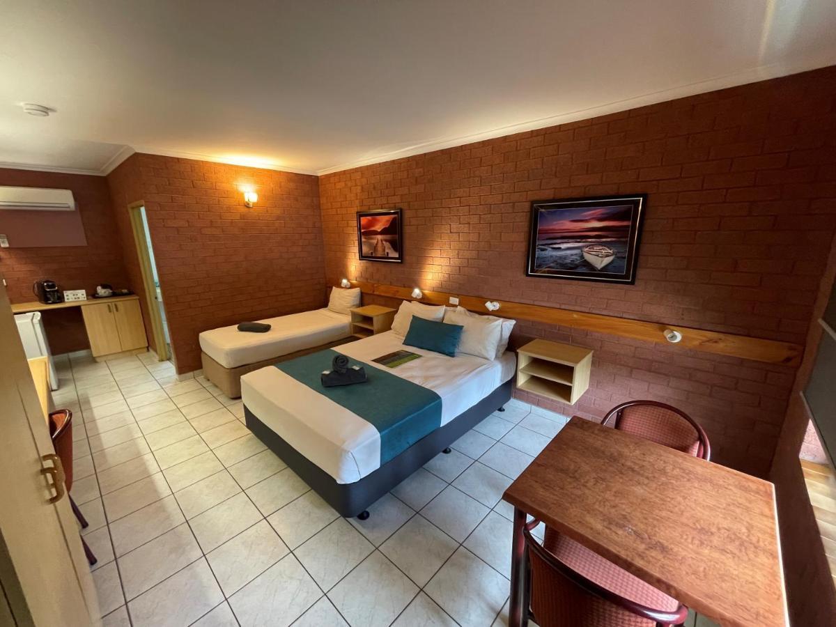 Pine Tree Motel Кэтрин Экстерьер фото