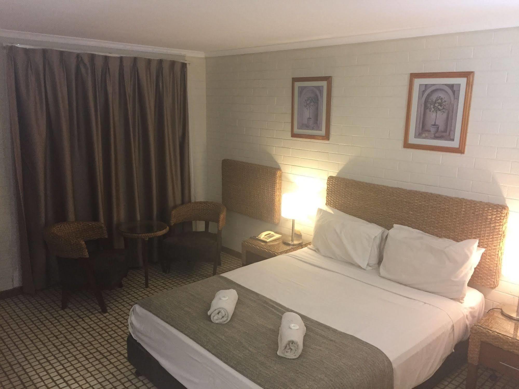 Pine Tree Motel Кэтрин Экстерьер фото