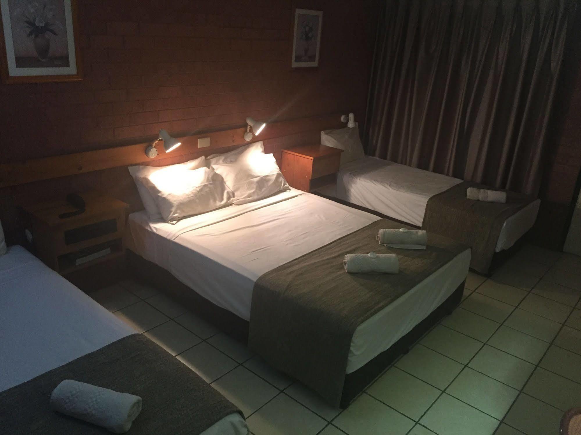 Pine Tree Motel Кэтрин Экстерьер фото