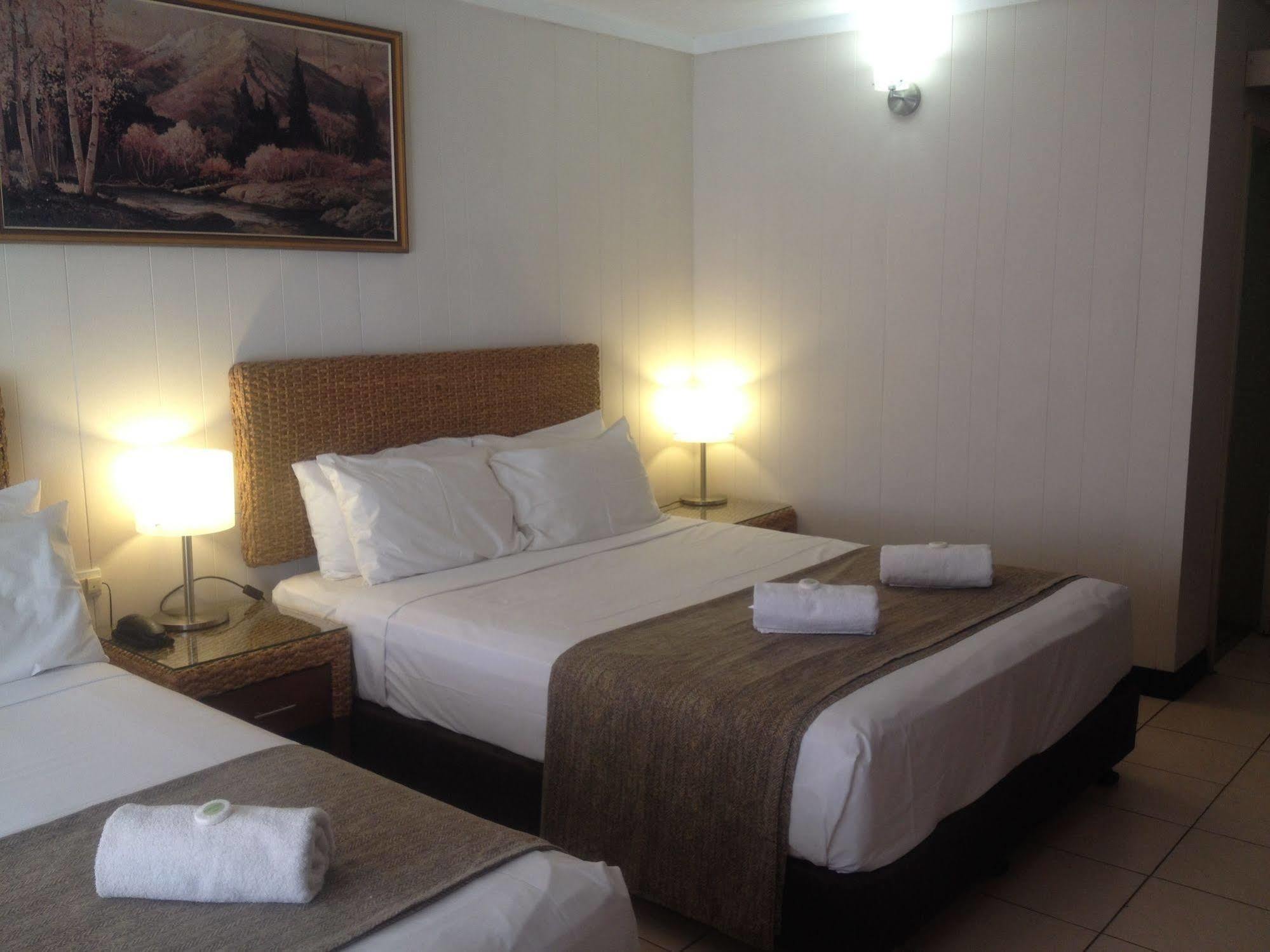 Pine Tree Motel Кэтрин Экстерьер фото