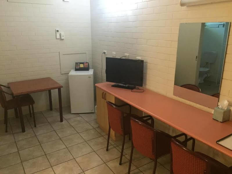 Pine Tree Motel Кэтрин Экстерьер фото