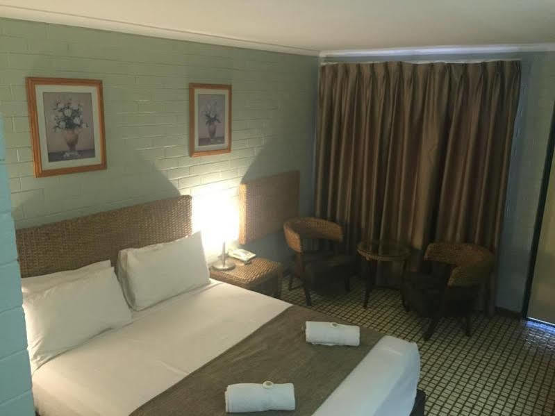 Pine Tree Motel Кэтрин Экстерьер фото