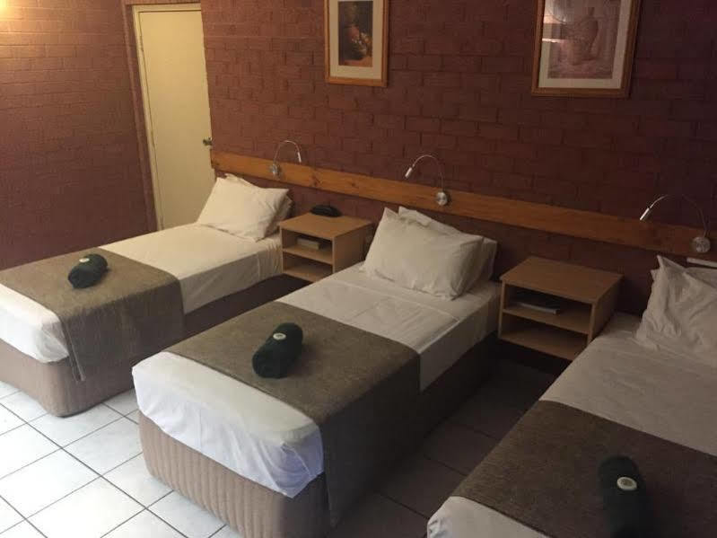 Pine Tree Motel Кэтрин Экстерьер фото