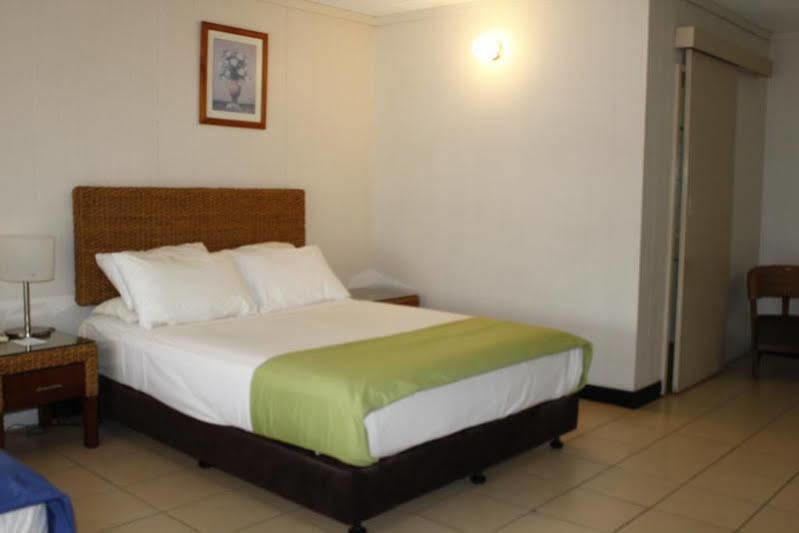 Pine Tree Motel Кэтрин Экстерьер фото